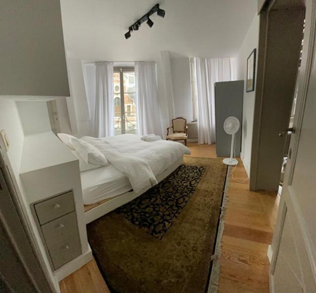 Duplex Dernier Etage Avec Terasse A Deux Pas De La Grand Place Bruksela Zewnętrze zdjęcie